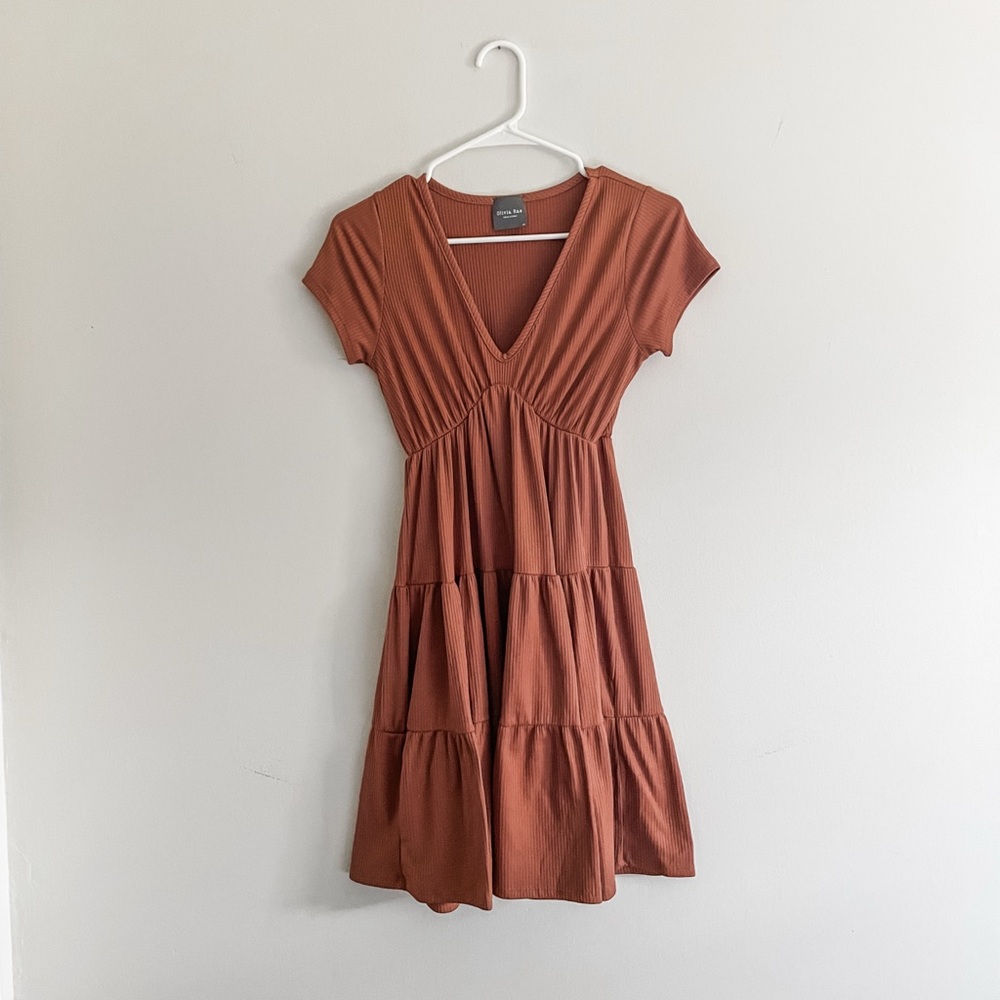 Olivia Rae Rust V-Neck Tiered Babydoll Ribbed Mini Dress. Size XS